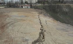 Ankara'daki deprem heyelan tehdidini artırdı! Mahalleli acil önlem bekliyor