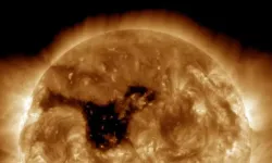 NASA görüntüledi: Güneş'te Dünya'ya parçacık püskürten delik açıldı