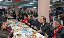 İzmir Büyükşehir Belediyesi Bayraklı’da Ramazan sofrasını kurdu
