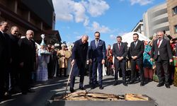 Cumhurbaşkanı Erdoğan, İstanbul’da Nevruz ateşinin üzerinden atladı!