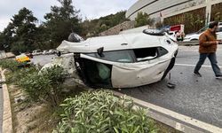 Bodrum'da feci trafik kazası: Otomobil refüje çarpıp taksiyle çarpıştı