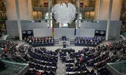 Almanya'da siyasi gerilim tırmanıyor: Yeni meclis döneminin ilk oturumunda neler konuşuldu?
