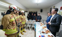 Manisa Büyükşehir Belediye Başkanı Ferdi Zeyrek, itfaiyecilerle sahurda buluştu!