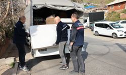 Bayraklı Belediyesi'nden yürek ısıtan yardım: Zor durumdaki aileye yeni ev ve iş desteği!