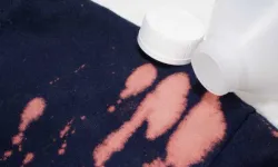 Çamaşır suyu bulaştı diye kıyafetleri çöpe atmaya son! Ne iz kalıyor ne de leke dakikalar içinde tertemiz oluyor