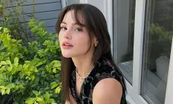 Derya Pınar Ak, Eyfel Kulesi önünde beyaz şıklığıyla Paris’i fethetti!