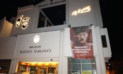 İmamoğlu'na destek için belediye binasına Atatürk’ün sözleri asıldı!