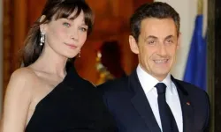 Eski First Lady Carla Bruni'nin cesur pozları gündem oldu