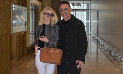 Evlilik krizini aşan Mustafa Sandal ve eşinden romantik alışveriş turu