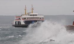 Feribot kullananlar dikkat: İzmir’de deniz ulaşımı şiddetli rüzgar nedeniyle aksadı!