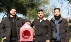 İzmirli motokuryelerden sokak hayvanlarına 101 yuva ve mama desteği!
