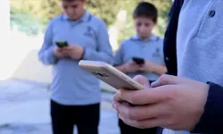 İsveç’te okullarda akıllı telefon yasağı: Yeni düzenleme 2026’da başlıyor