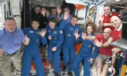 SpaceX, mahsur astronotların yerine yeni ekibi ISS'ye ulaştırdı