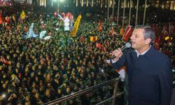 Saraçhane’de son buluşma gerçekleşti: Özgür Özel yol haritasını açıkladı!
