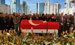 Ünlü oyuncu Şinasi Yurtsever, gözyaşlarıyla son yolculuğuna uğurlandı