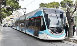 İzmir’de bugün tramvay kullanacaklar dikkat: 12.00- 15.00 arası o duraklardan yolcu almayacak