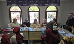 Saadet Partisi Kadın Kolları Genel Başkanı Ekinci, İzmir'de teşkilatla buluştu