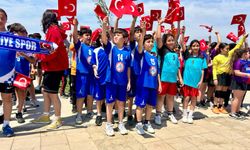 İzmir'de minik eller topla buluştu: Egemen çocuklar sahada şov yaptı
