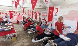 Torbalı'da anlamlı kampanya: Kızılay'dan en fazla kan ulaştıran 5 öğrenciye bisiklet