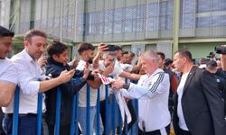 Beşiktaş'a İzmir’de coşkulu karşılama: Taraftarlar havalimanında karşıladı!