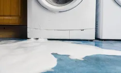 Çamaşır makineniz su boşaltmazsa ne yapmalısınız? Servis ustası evde uyguladığı yöntemi açıkladı