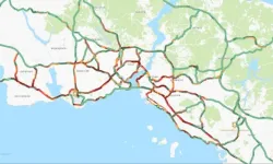 İstanbul depreminin ardından trafik kilitlendi, Benzin istasyonları doldu taştı!