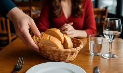 Restoranlarda neden ilk olarak ekmek sunuluyor? İşte ekmek sepeti gelmesinin gizli sebepleri...