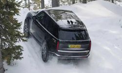İlk Elektrikli Range Rover casus kameralara yakalandı: İşte test aşamasındaki görüntüleri