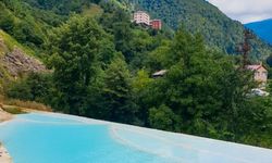 Turistlere Pamukkale’yi unutturdu: Yemyeşil doğanın içinde traverten havuzlarıyla cezbediyor!