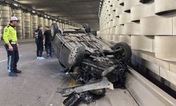 Konak’ta korkutan kaza: Takla atan aracın sürücüsü yaralandı!
