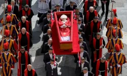 Papa Francis'e veda töreni: Vatikan'da tarihi anlar ve yüzbinlerce katılım