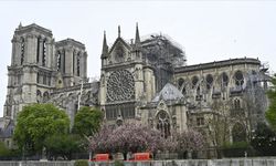 Papa Francis için Paris'te 88 kez çan sesi: Notre Dame ve Eyfel Kulesi'nden anlamlı anma