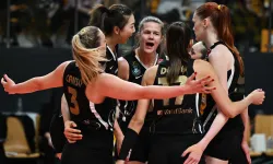 Sultanlar Ligi'nde VakıfBank, Fenerbahçe’yi yenerek şampiyonluğunu ilan etti!