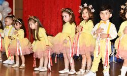 Bayramlarını sahnede coşkuyla kutladılar: Miniklerin görülmeye değer 23 Nisan aşkı!