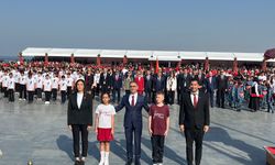 İzmir kırmızı beyaza büründü: Şehri bayram coşkusu sardı!