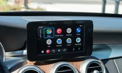 Google’dan sürpriz hamle: Android Auto’ya yapay zeka asistan geliyor!