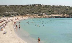 İzmir’in en güzel plajı: Çeşme ve Dikili’yi aratmıyor! Cam gibi denizi ve ipek gibi kumsalına turistler akın ediyor