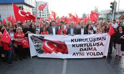 Karabağlar’da 19 Mayıs coşkusu: Bağımsızlık yürüyüşü Gündoğdu’ya ilerliyor