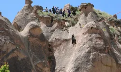 Kapadokya’da sıcak hava balonu Peri Bacalarına indi! Turistler mahsur kaldı!