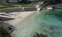 İzmir’de yazlıkçıların yeni gözdesi! Maldivleri aratmayan plajlarıyla emekliliği gelen yer bakıyor