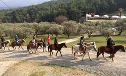 İzmir'de kımız içip, ata bineceğiniz en güzel köy: Turistler resmen akın ediyor! Orta Asya'da gibi hissedeceksiniz
