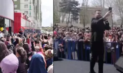 Nereden nereye! Stadyumlardan mobilya mağazasına... 100 kişiye konser verdi