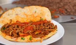 Tantuni mi kokoreç mi? Burcunuzla uyumlu sokak lezzetini bulun!