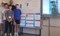 Seferihisarlı öğrencilerden bilim şöleni! "Linguabuddy" Konuşma Robotu ilgi odağı oldu