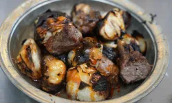 Kokusunu duyan kaçıyor, tadan bir daha vazgeçemiyor: Sarımsak Kebabı