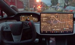 Tesla, Roma sokaklarında yapay zekaya direksiyonu teslim etti
