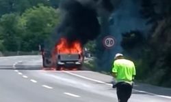 Seyir halindeki kamyonet yanarak kül oldu