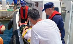 Bodrum açıklarında yelkenli teknede rahatsızlanan vatandaş Sahil Güvenlik tarafından kurtarıldı