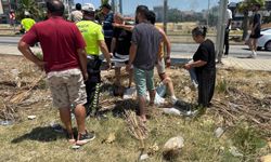 Menderes'te motor otobüs durağına daldı: 2 kişi yaralandı