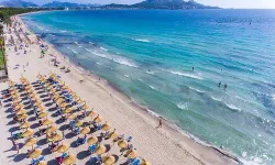 Çeşme’nin Ilıca’sını solladı! Denize girmek isteyenler soluğu burada alıyor: Çivit mavisi rengiyle Maldivler’i aratmıyor